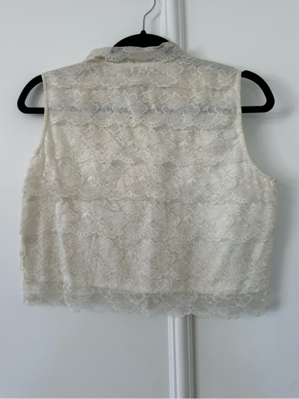 Vintage Cream Lace Sleeveless Button-Up Top - Picture 2 of 2